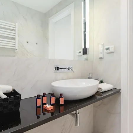 Daire Modern Old Town Cracow By Renters